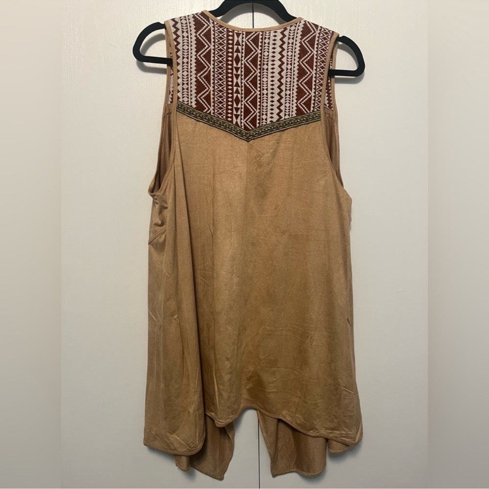 UMGEE WESTERN COWGIRL VEST MAROON and TAN TRIBAL SLEEVELESS VEST NWT - Picture 4 of 8